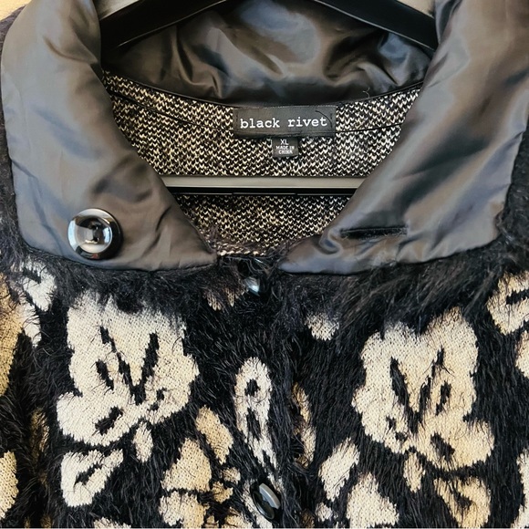 NWOT Black Rivet Sweater Black with fur lines on neck and hand Size XL - Picture 3 of 9